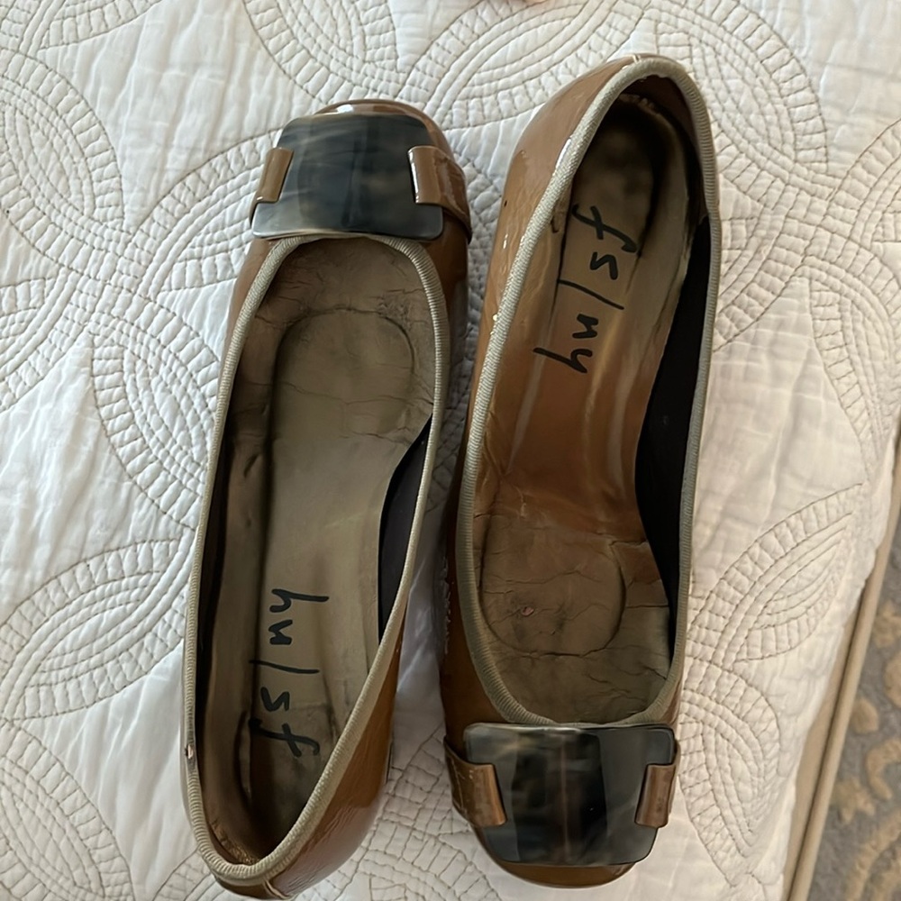 French Sole (fs/ny) 7.5 olive green 1” block heel w “tort shell” buckle & heel